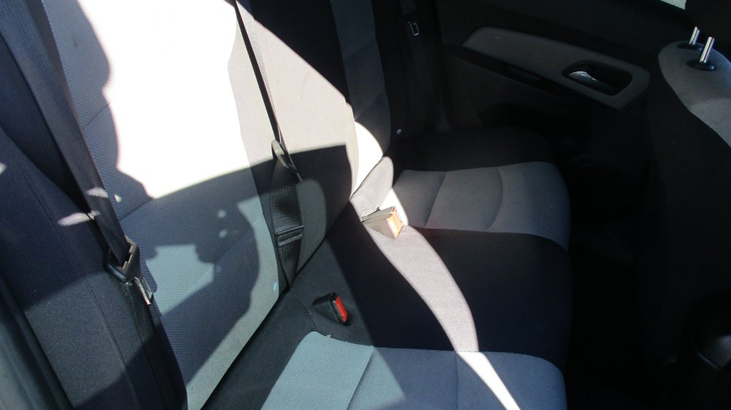 2015 Chevrolet Cruze LS - Photo 10