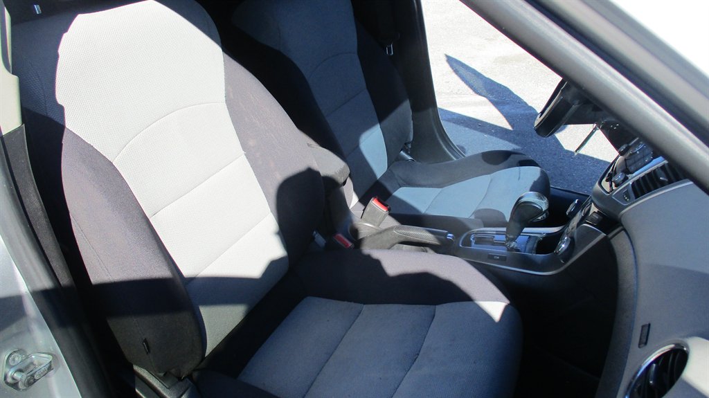 2015 Chevrolet Cruze LS - Photo 12