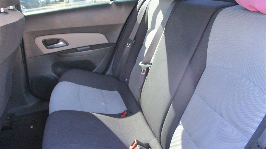 2015 Chevrolet Cruze LS - Photo 9